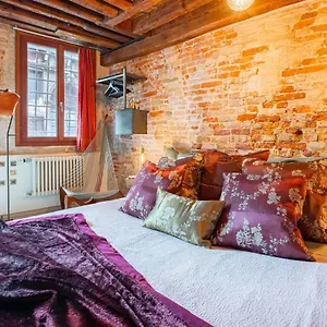 Casa Manina Sul Ponte - Your Private Canal View , Venice Italy